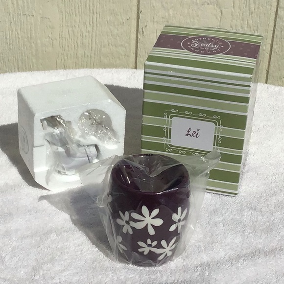 4 Nightlight Warmers Scentsy Botanical Collection - Picture 4 of 14